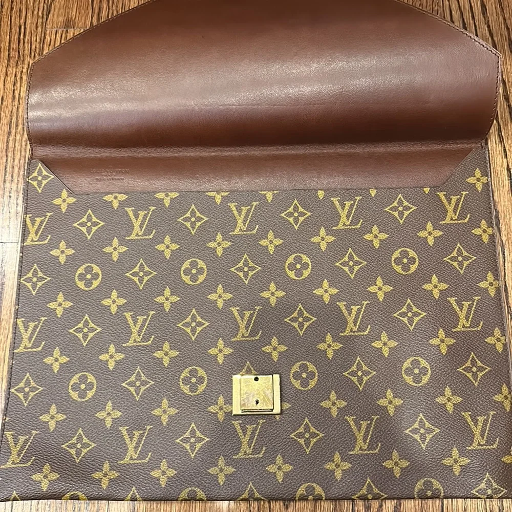 *SOLD*  Louis Vuitton Vintage Envelope Document or IPad Holder - Picture 7 of 16